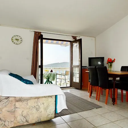 6447c Apartamento Pirovac